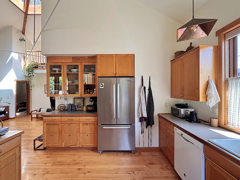719 Decker Ave — Photo 10