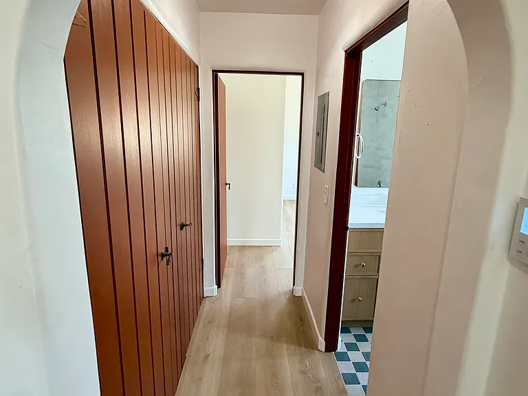 4215 E Livingston Dr #2 — Photo 9