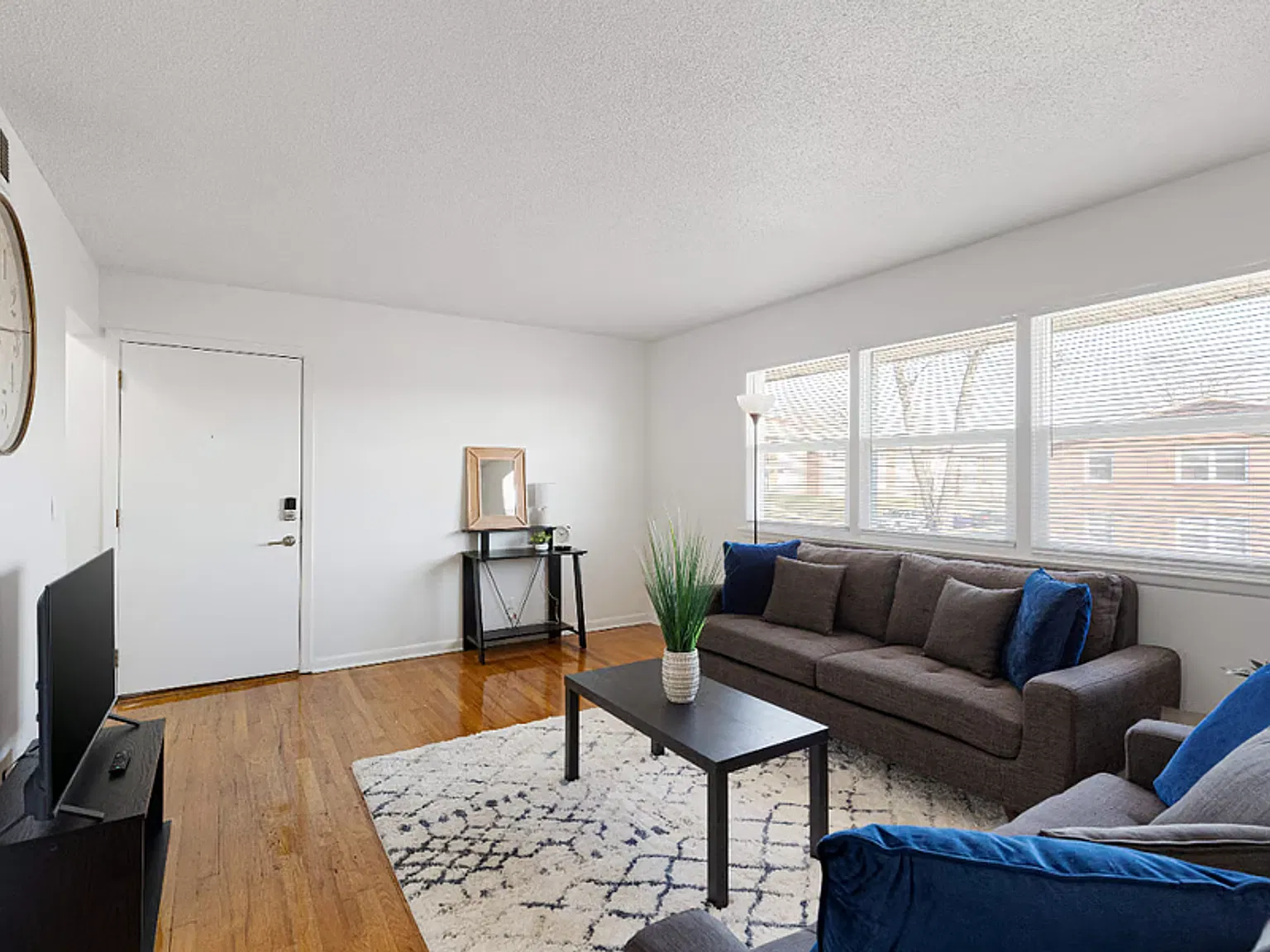4821 Nicholas St — Photo 4
