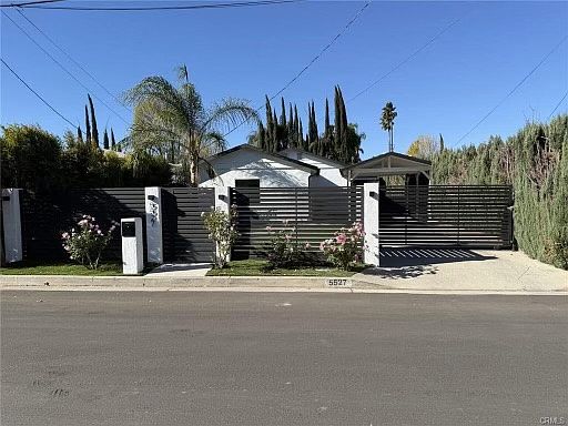 1st image of 5527 Beckford Ave