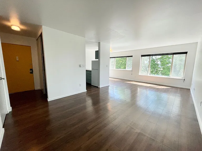 Bayview Apartments — Photo 60