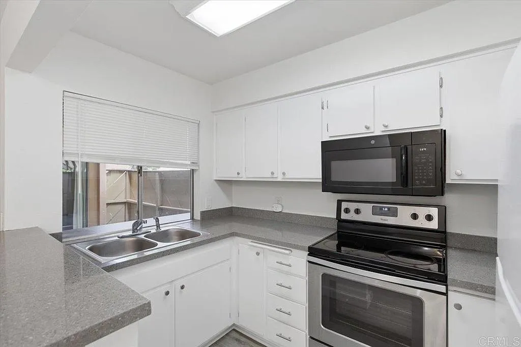2 bed, 726 sqft, $2,550 — Photo 1