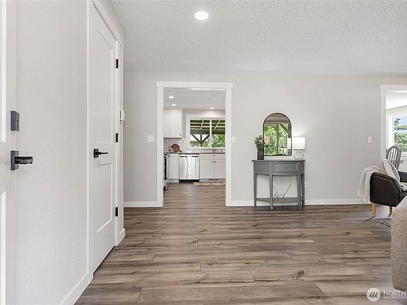 3rd image of 319 Vancouver Street