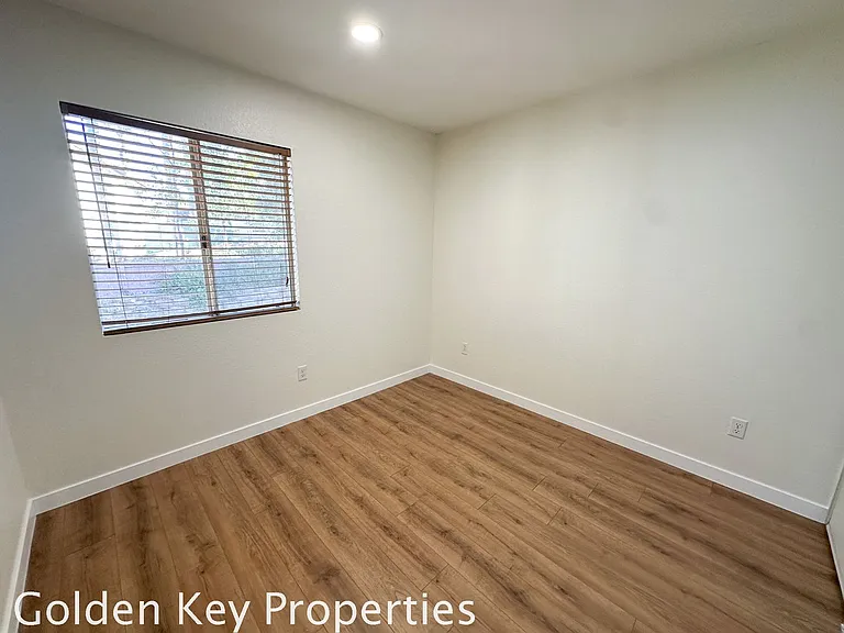 410 Ferrara Way — Photo 17