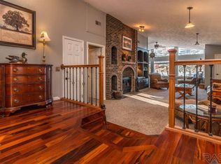 46244 W Shore Pl, Hartford, SD 57033
