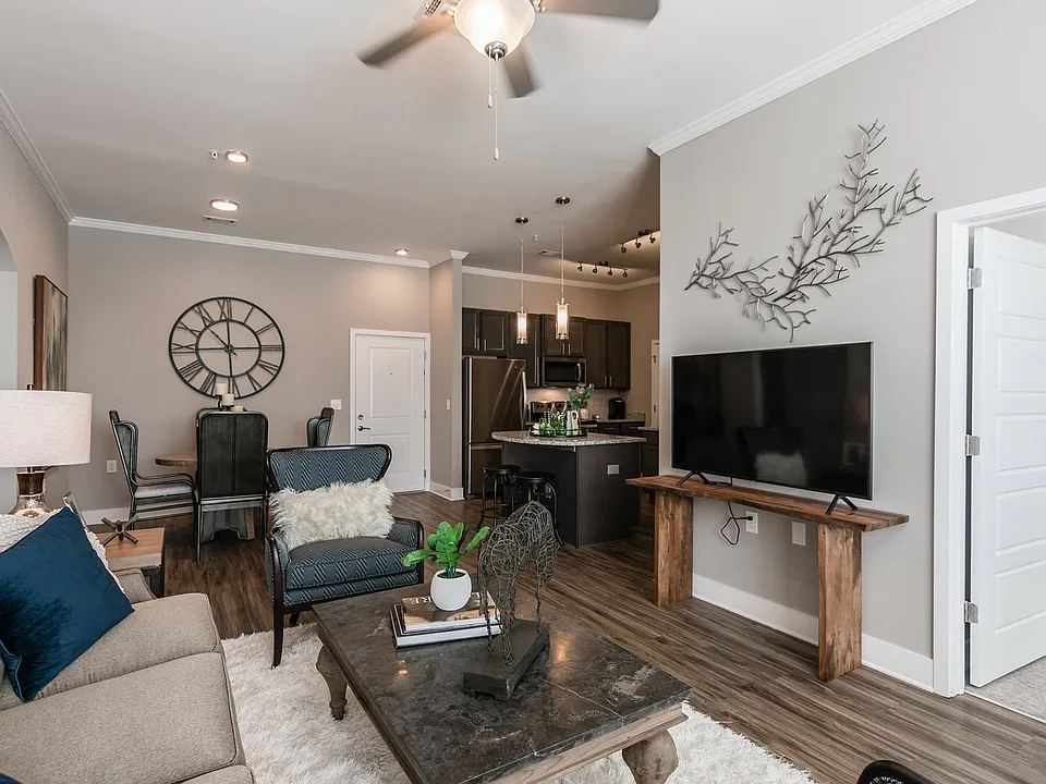 Vintage Foxland Apartments