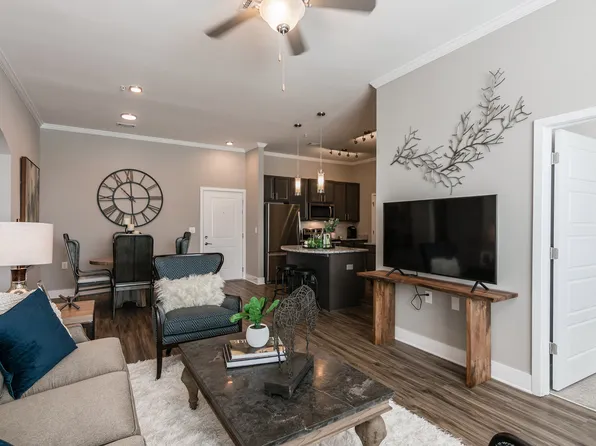 Vintage Foxland Apartments