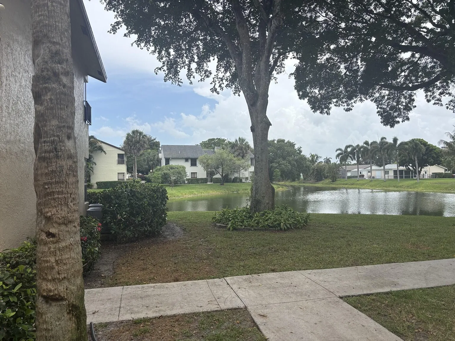 2 bed, 2.0 bath, 982 sqft, $2,400 — Photo 3