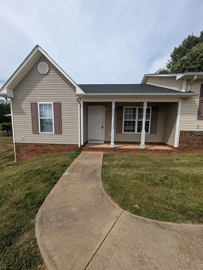 2 bed, 1.0 bath, $1,095 — Photo 1