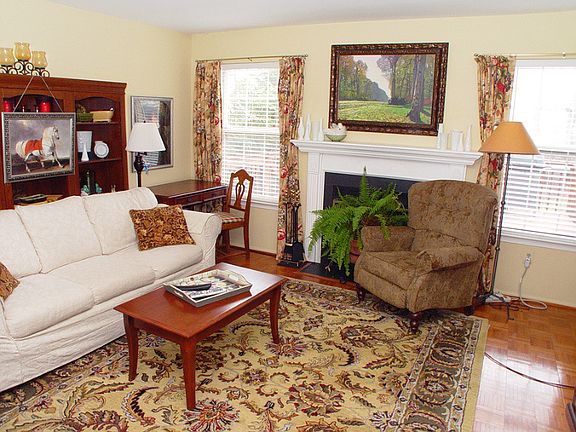 4th image of 80 Stonehedge Ct