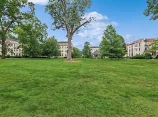 110 Woodside Grn APT 2C, Stamford, CT 06905