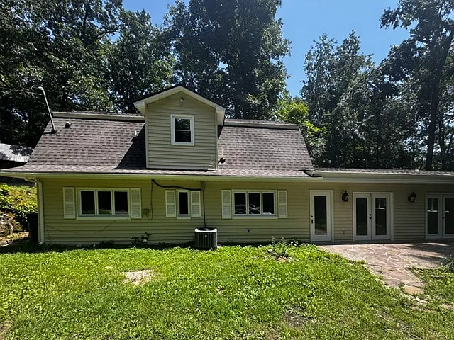 3 bed, 1976 sqft, $2,595 — Photo 1