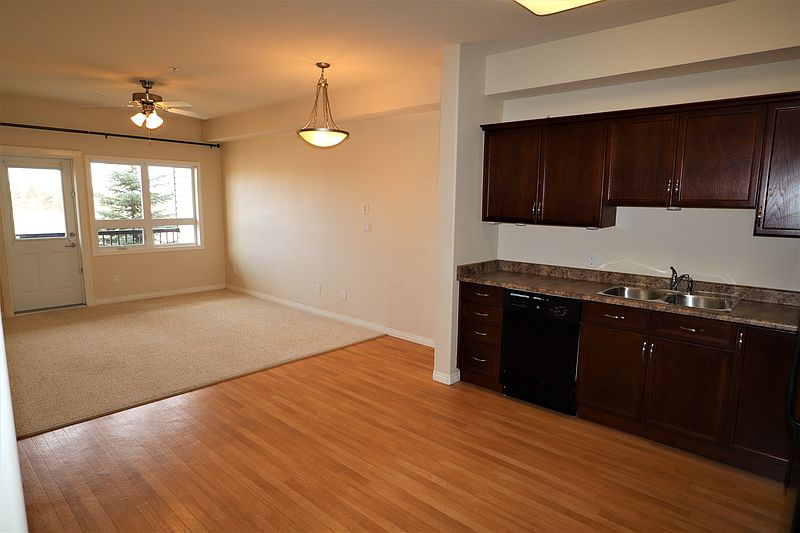 Fort Saskatchewan Apartment for rent - 2 Bedrooms — photo 2