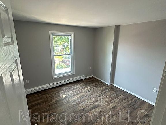 3rd image of 16 Edgar St