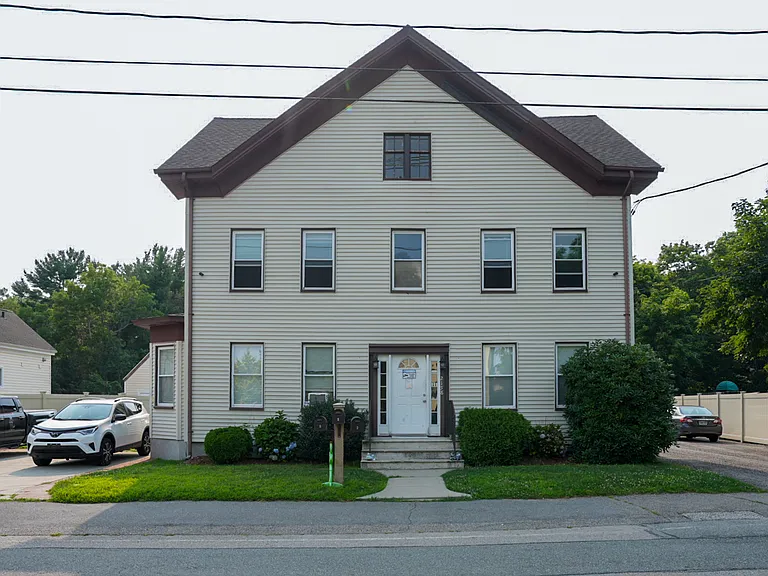 2158 Pleasant St #2 — Photo 1