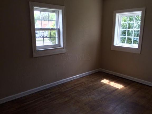 3rd image of 2089 Woodland Ave
