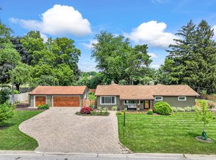 90 E White Oak St, Arlington Heights, IL 60005