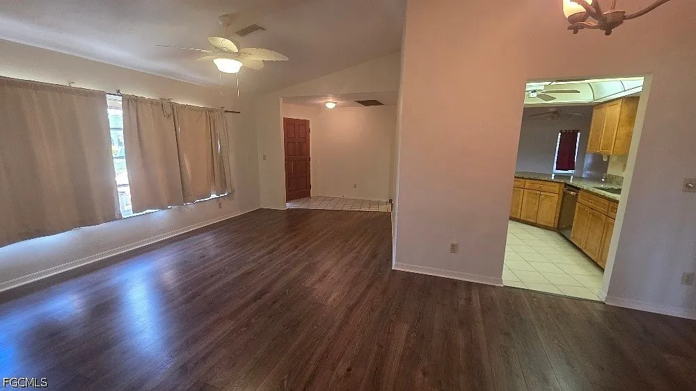 3 bed, 2.0 bath, 1834 sqft, $1,850 — Photo 4
