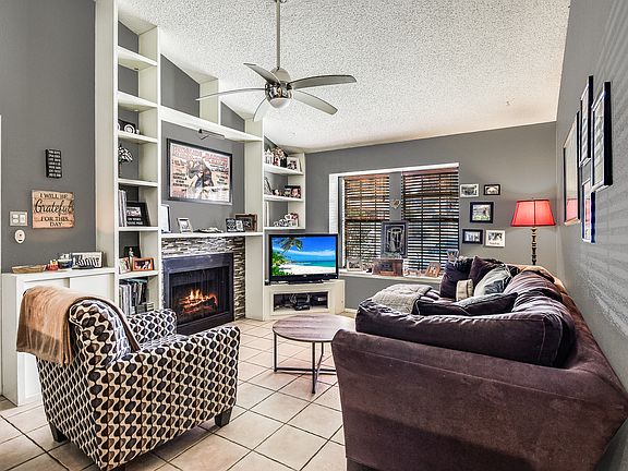 4th image of 1411 Gracy Farms Ln APT 25