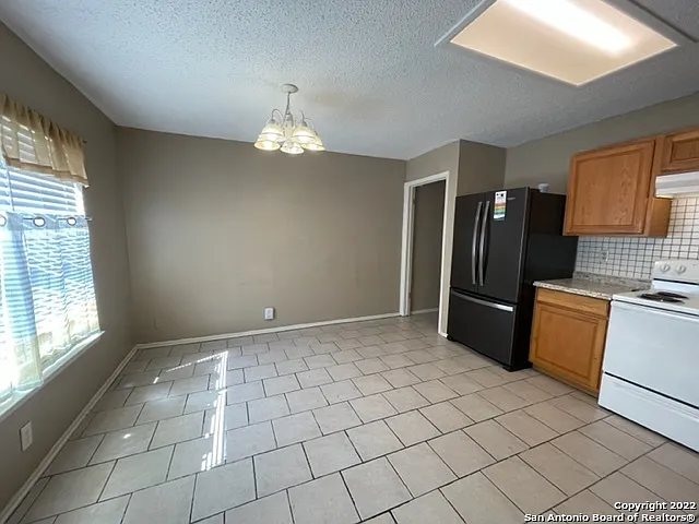 3 bed, 2.0 bath, 1518 sqft, $1,450 — Photo 3
