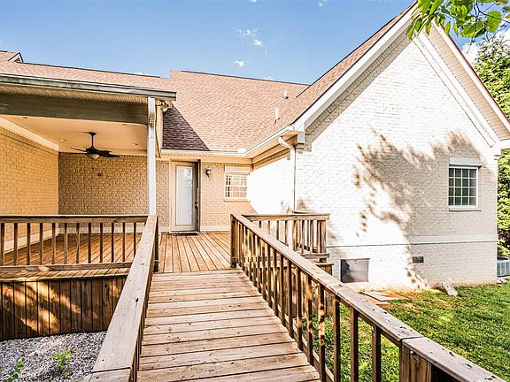 4th image of 841 Denzil Ave #B