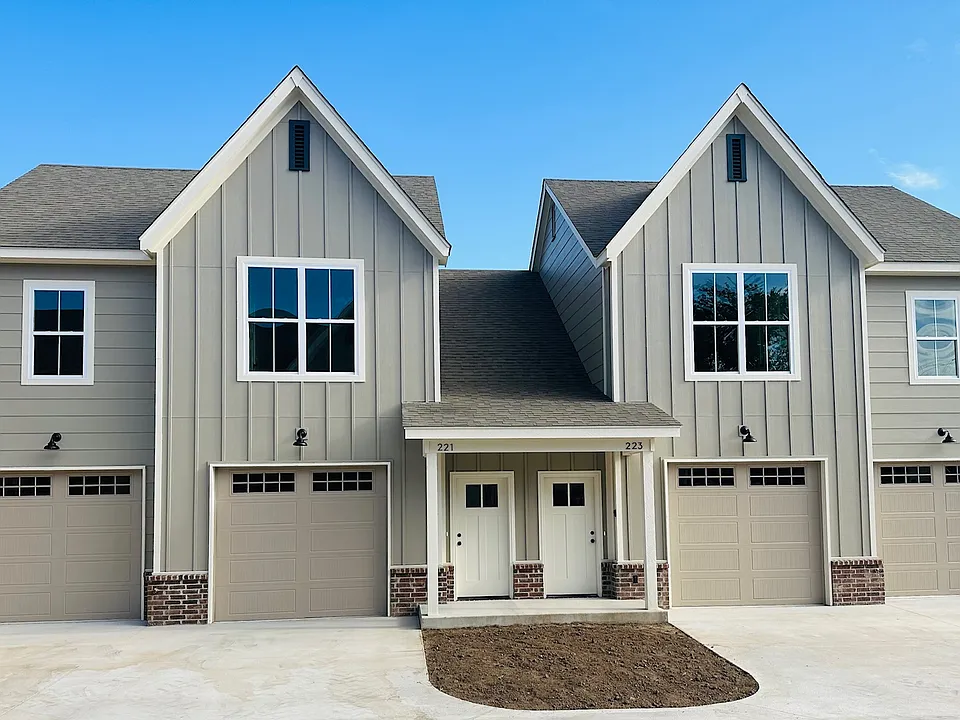 224 Silverleaf Ln