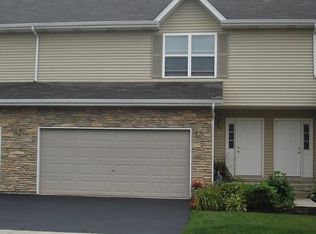 1216 Rose Dr, Sycamore, IL 60178