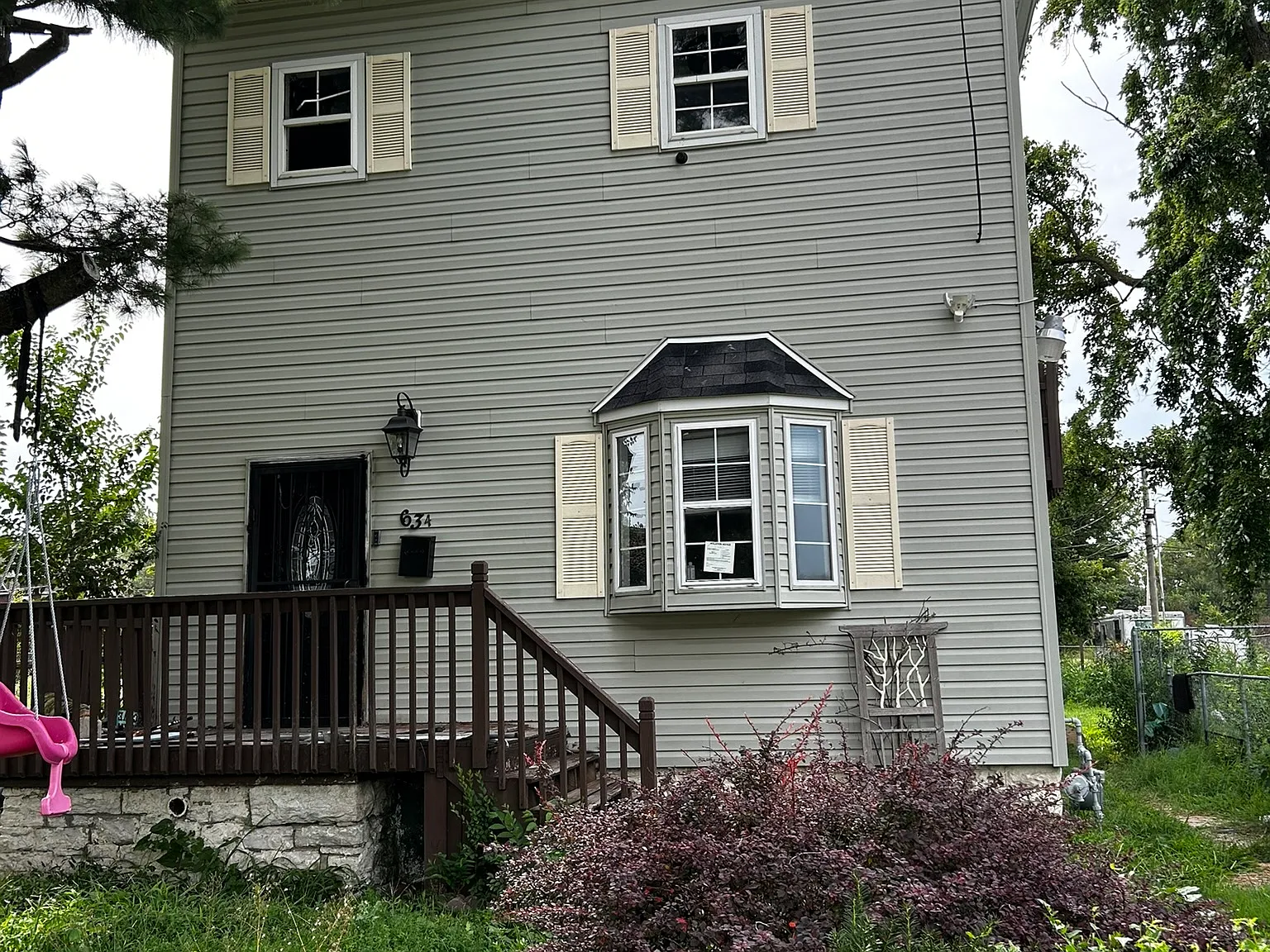 3 bed, 880 sqft, $720 — Photo 2