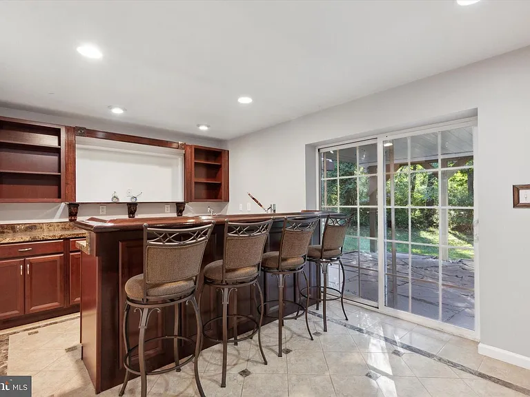 125 Vernon Ct — Photo 18