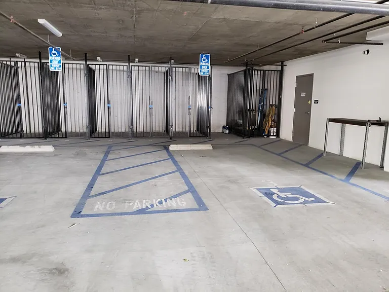 Catalina Luxury Apartments — Photo 14