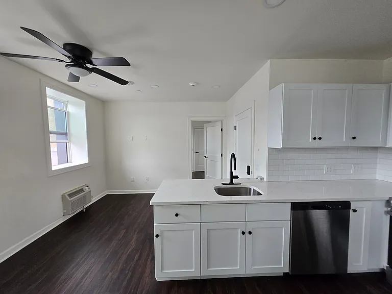 300 Market St #101 — Photo 2