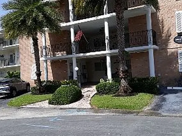450 Paradise Isle Blvd APT 302, Hallandale, FL 33009