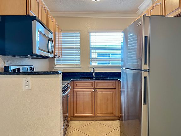 4th image of 865 W 39th St APT 7