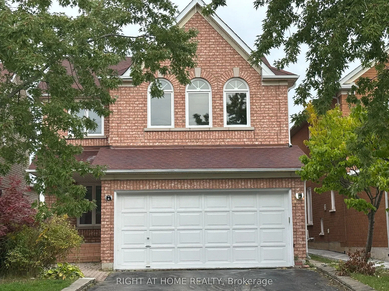 4 bed, $2,950 — Photo 1