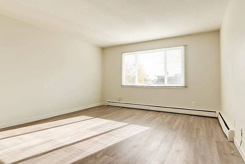 Edmonton Apartment for rent - 2 Bedrooms — photo 8