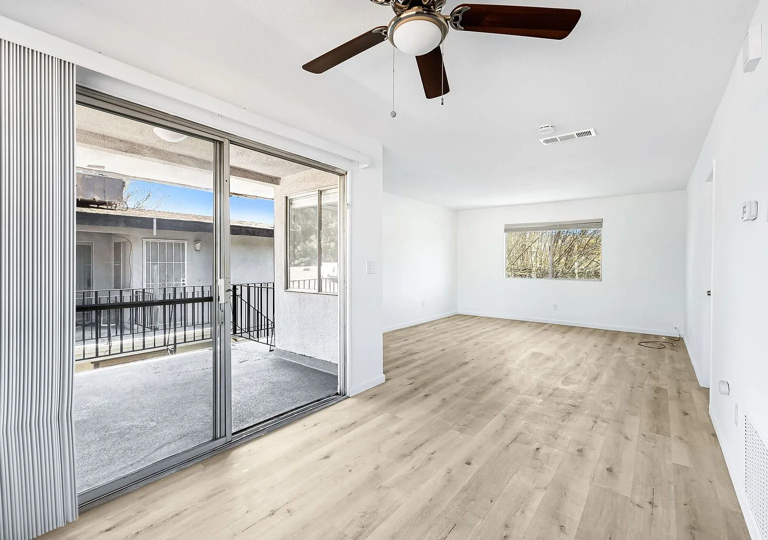 Spacious Upstairs 1-Bedroom | Golf Course Views | $500 Deposit O.A.C. — Photo 3