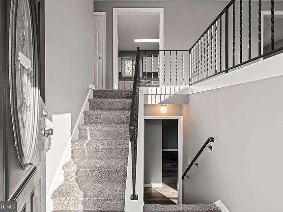 2nd image of 2344 Fernwood Ave