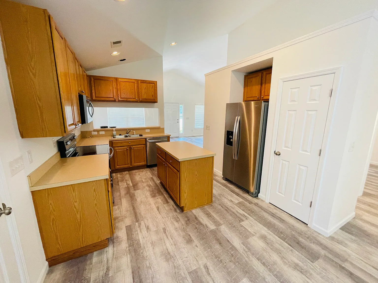3 bed, 1566 sqft, $2,300 — Photo 4