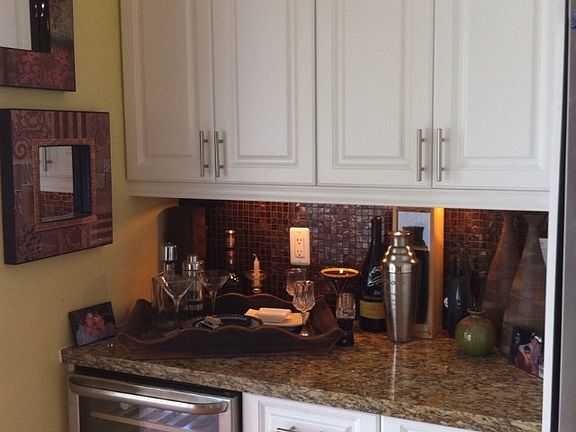 Bar area w wine fridge
