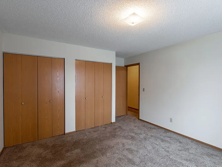 331 Hillcrest Dr SE — Photo 3