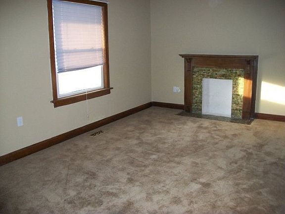 3rd image of 337 N Drury Ave