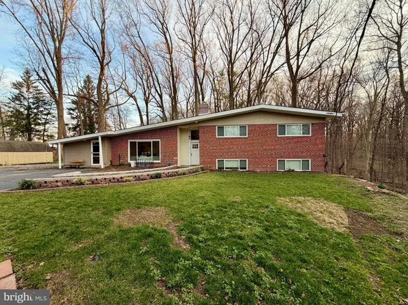 352 S New Middletown Rd, Media, PA 19063