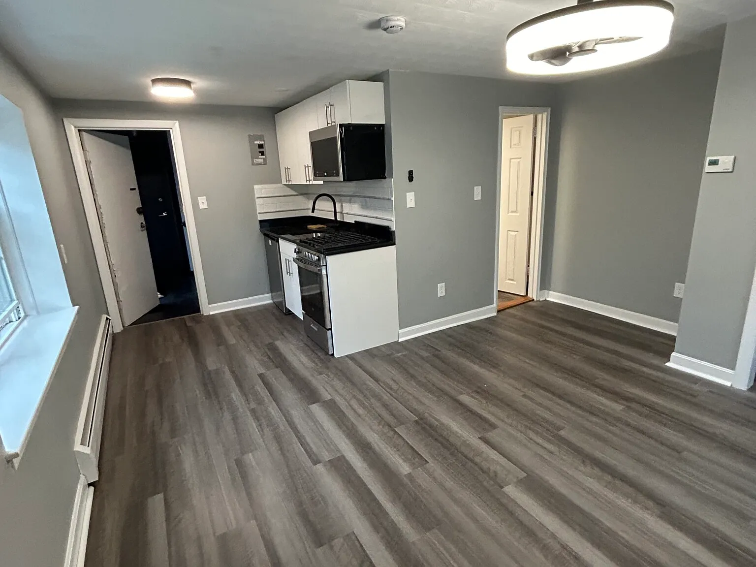 Studio, 1.0 bath, 350 sqft, $1,950 — Photo 2