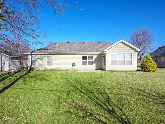 3rd image of 650 Golden Oaks Dr Unit 15