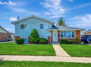 10536 Sycamore Dr, Chicago Ridge, IL 60415