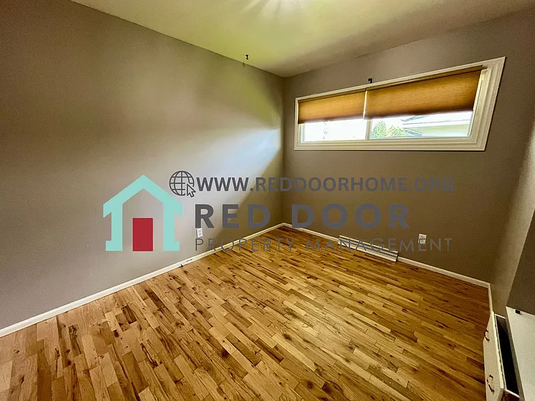 2213 4th St NE — Photo 5
