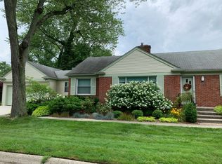 26531 Newport Blvd, Huntington Woods, MI 48070