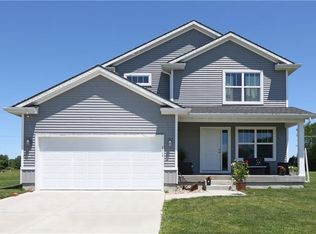 2114 Sunflower St, Perry, IA 50220