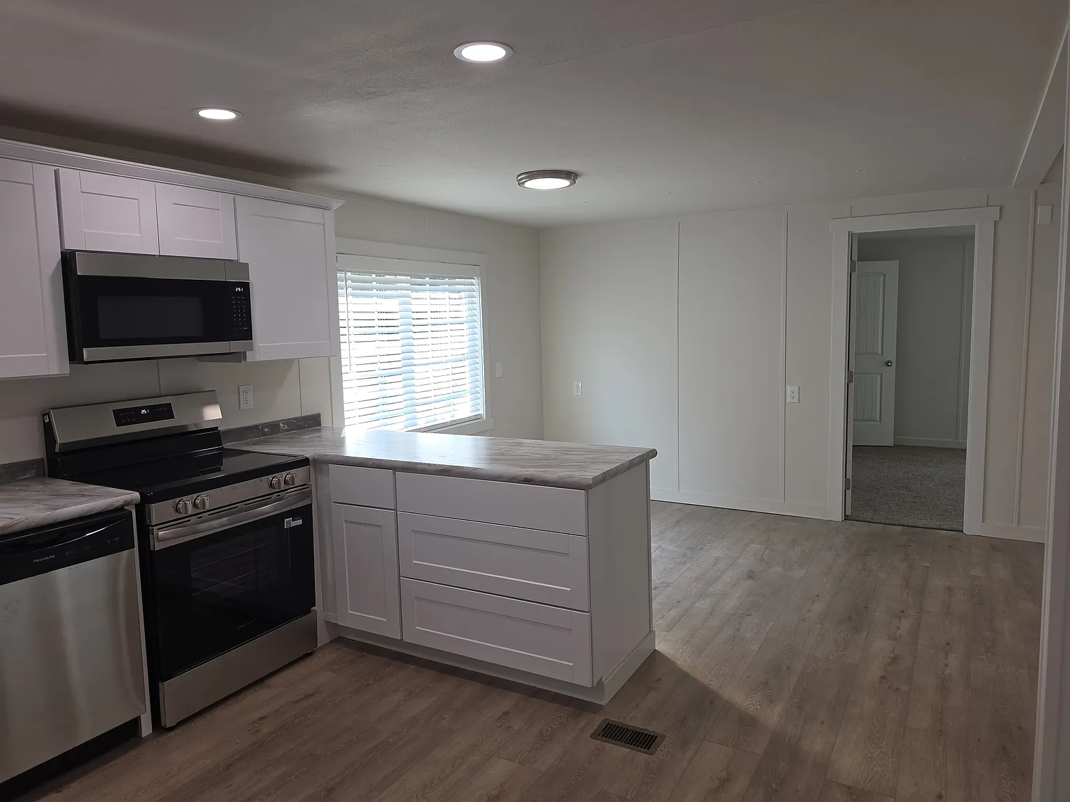 3 bed, 1230 sqft, $1,895 — Photo 3