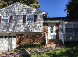 26 N Hill Dr, East Northport, NY 11731